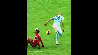 Very terrible injury, the player screams in pain louder than the fans!