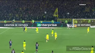 Diego Carlos tacle l'arbitre lors du match Fc Nantes/Psg 14/01/18