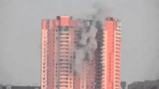 Новороссия 27 07 14 Луганск, момент попадания снаряда в многоэтажку