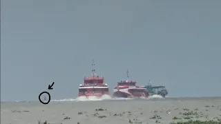 hồi hộp hai tàu tàu cao tốc cùng tuyến đường qua mặt nhau trên biển/The fastest speedboat in Vietnam