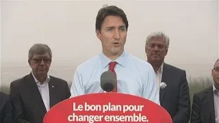 Justin Trudeau speaks about refugee crisis at campaign stop