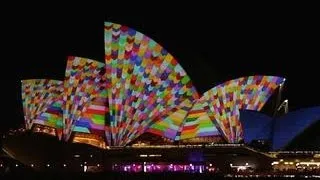 CNET News - Lighting up the Sydney Opera House