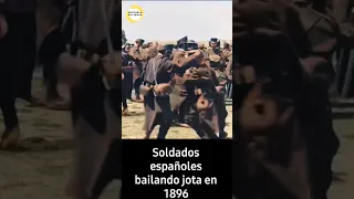 Soldados españoles bailando la jota en Madrid en 1896