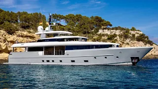€6.9 Million Superyacht Tour : 2014 Admiral 35