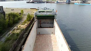 MV Longduin - preparing cargo holds / shifting bulk heads