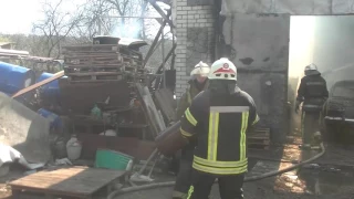 Харків: рятувальники ліквідували масштабну пожежу у гаражі