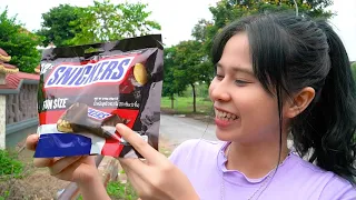 Beautiful Girl Nerf Guns Fight Criminal Robber Snickers Chocolate Battle | Moon Fun TV