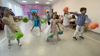 Танец "До-Ре-Ми" воспитанники старшей группы "Радуга"