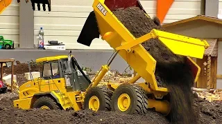 GIGANTIC RC CONSTRUCTION SITE  WITH AMAZINGLY DETAILED MODEL MACHINES IN MOTION