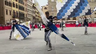 Sbandieratori Canneti San Quirico a Firenze in Piazza della Signoria per il Trofeo Marzocco 2022