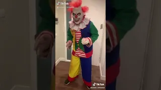 klaun tancuje