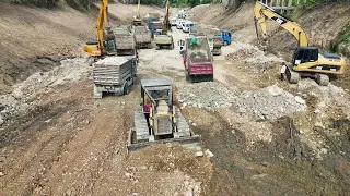 Incredibly!!Heavy-duty ZOOMLION & Caterpillar Bulldozer Stone into Excavator Clearing Mud And Trash