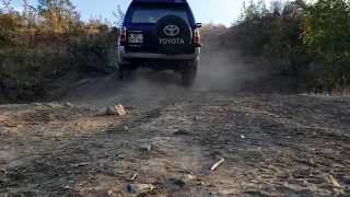 Toyota Hilux Surf on Heavy Diagonal-ed Hill