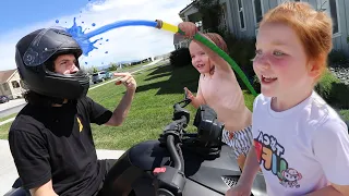 ADLEY & NiKO CAR WASH 🧼  Adley's the Boss! washing neighbor cars to stay cool, kids Summer Vacation