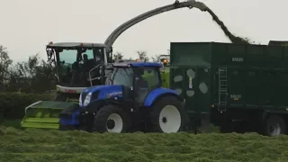 Claas Jaguar 960 Lifting Grass With New Holland