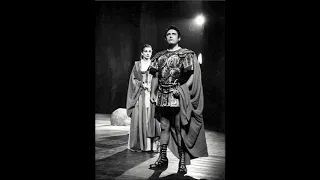 Maria Callas' chest trills versus Mario del Monaco's trumpet-like voice as they duel in Norma’s duet