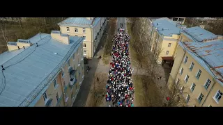 Торжественное шествие 9 мая 2017 года с высоты птичьего полёта (г. Ломоносов)