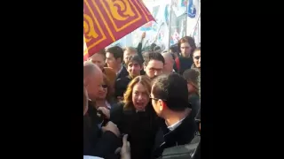 L'arrivo di Giorgia Meloni a Piazza del Popolo a Roma per la manifestazione "Renzi a casa"