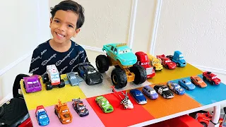 Looking for Lightning McQueen | Disney Pixar Cars | Tow Mater | Disney Pixar Cars Movie and Toys