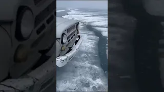 Остались посреди воды Балхаша. Парни из Лепсы или Толебаева. Дальнейшая судьба неизвестна.