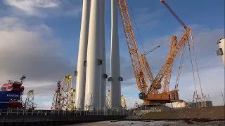 Liebherr Lr 11350 crawling with tower