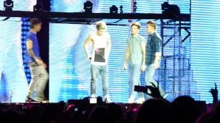 One Direction @ O2 24 Feb 2013 - Live While Were Young.