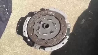 Easier way to remove/change a clutch on a Renault Clio Without removing the gearbox fully..How To