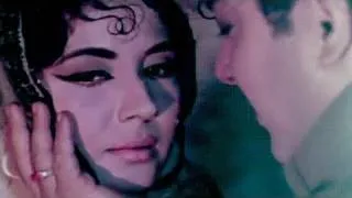 Pradeep Kumar, Meena Kumari - Bheegi Raat - Scene 13/25