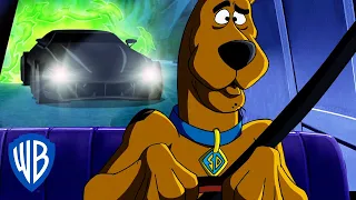 Scooby-Doo! en Latino | Siguiendo de cerca 🚗 | WB Kids