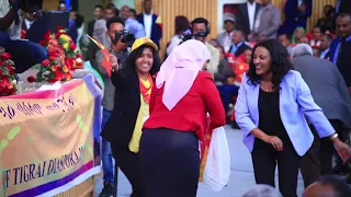 ጌታቸው ረዳን ኬርያን ዘጨፈረ ባህላዊ ደርፊ ተምቤን/funny moment getachew reda  traditinal dance