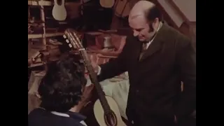 Julian Bream tries a new Romanillos guitar (1976)