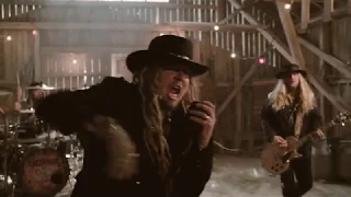 KORPIKLAANI - Henkselipoika (OFFICIAL VIDEO)