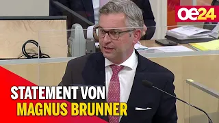 Magnus Brunner bei erster Nationalratssitzung mit Kanzler Nehammer