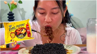 TRIED GHOST PEPPER CHEESE NOODLES🌶️🥵🍜MUKBANG🥢 #ghostpeppernoodles #mukbang #spicynoodles #youtube