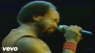 Earth, Wind & Fire - Sing a Song (Live)