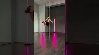 Связка для новичков от нашего тренера Марии😍 #pole #polesport #poledance #пилон #полденс