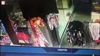 Biri kasayı boşalttı diğeri ise gözcülük yaptı...