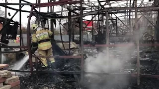 В сгоревшем шиномонтаже в Мурино, где погибли пятеро, было общежитие для мигрантов