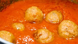 How Traditional Italian Meatballs in Tomato Sauce are Made | Claudia Romeo