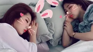 170701 - 5th #LOONAKick - Haseul and Yeojin sleeping