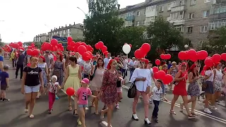 Праздничное шествие к Дню города и Дню металлурга 2017/ www.serovglobus.ru