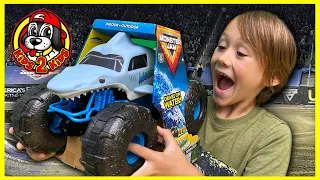 Monster Truck Toys UNBOXING 📦  Monster Jam MEGALODON STORM All-Terrain RC Truck - DRIVES ON WATER! 💦