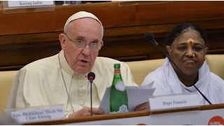 Mata Amritanandamayi (Amma) meets Pope Francis - Declaration against Slavery