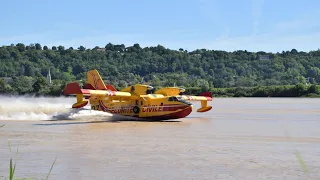 13 juillet 2022 - Incendie de Landiras (Gironde) - Les Canadair écopent sur la Garonne à Beautiran.