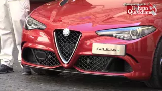 Nuova 'Giulia' a Palazzo Chigi, Renzi: "Sono passato da venditore pentole a venditore auto"