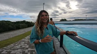 Como é uma aula de bodyboard com ONDAS NA PISCINA?