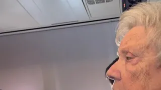 United Airlines pilot surprises Mom on flight