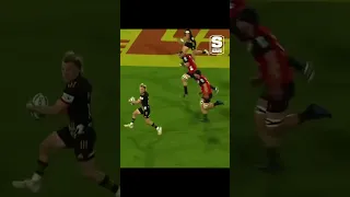 All black & Chiefs star Damian Mckenzie shows class with try assist #shortsfeed #shortsviral #shorts