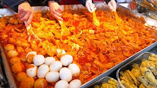 Delicious Korean original tteokbokki! Customers has been lining up since morning /Korean street food