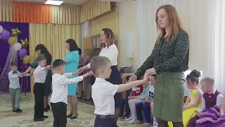 Танец мам и сыновей